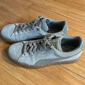 Olive green puma suede women size 7.5 excellent condition as shown in photos